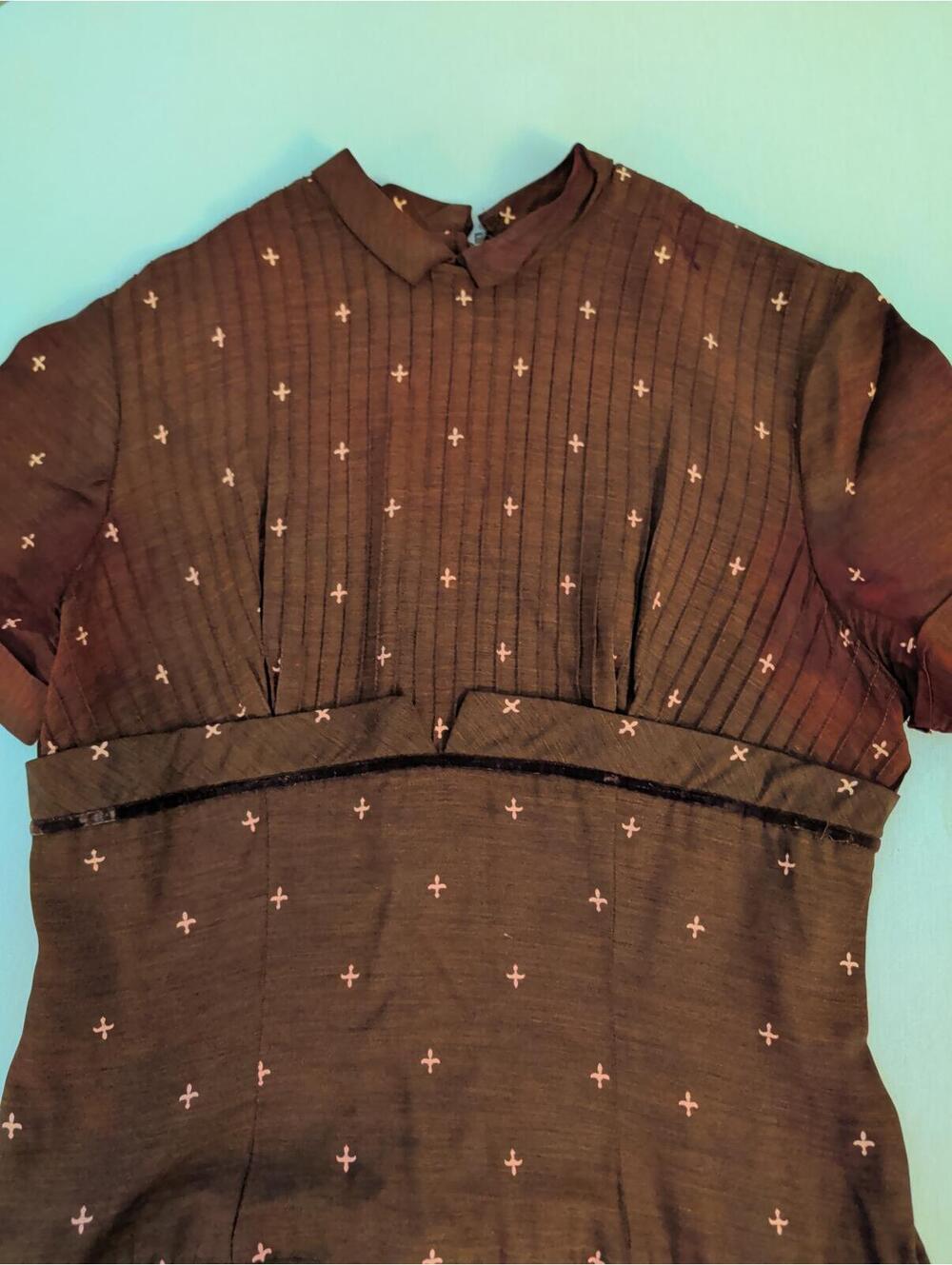 Vintage Tailored  Brown Dress with Pink Cross Pattern and Peter Pan Collar - Picture 7 of 9